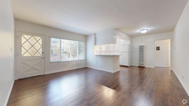 Building Photo - 2407 Ruhland Ave Unit 2 Rental