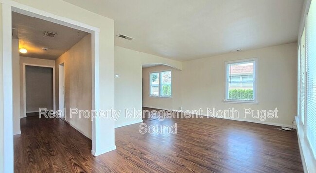 1083 Alder Ave