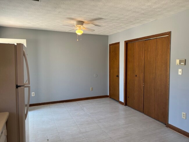 Dining Area - 6508 Buffington Rd