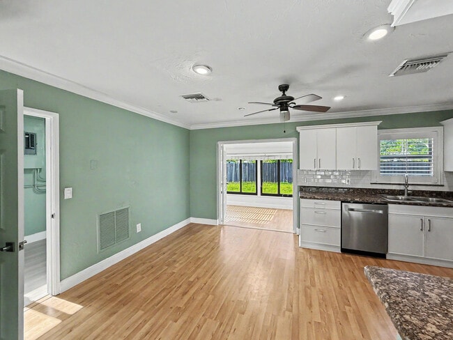 Photo - 150 SE 5th Ct