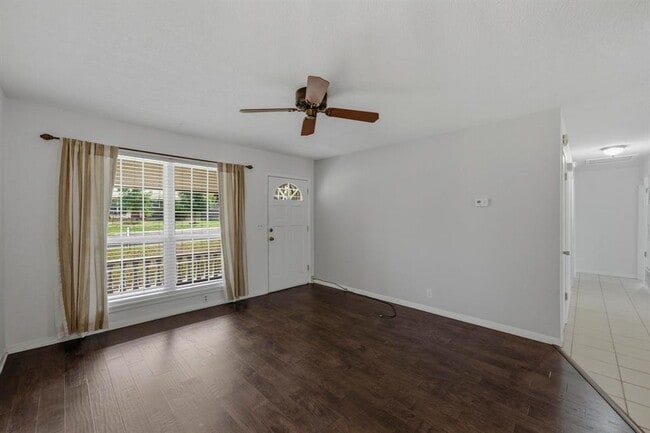 Photo - 5704 Cedardale Dr