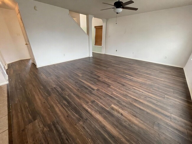 Photo - 5400 Jitterbug Ct