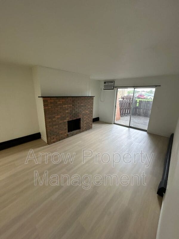 Building Photo - 215 E Arbor Ave Rental