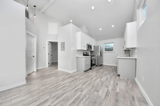 Building Photo - 6201 Batterson St