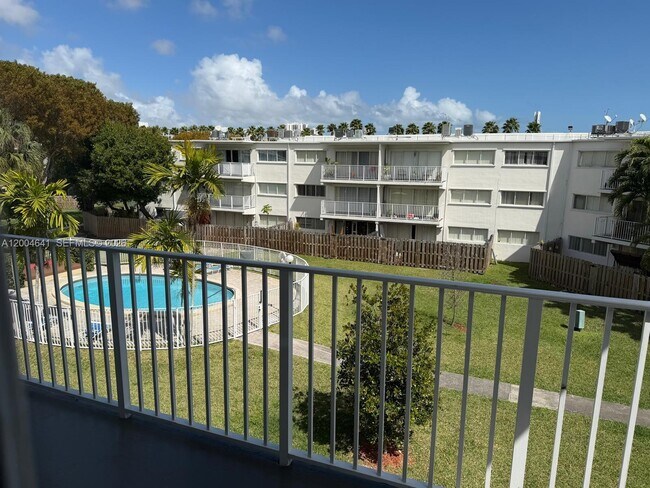 Building Photo - 7713 SW 88th St Unit A312