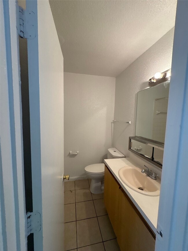 Photo - 7201 Hallshire Dr Unidad 222