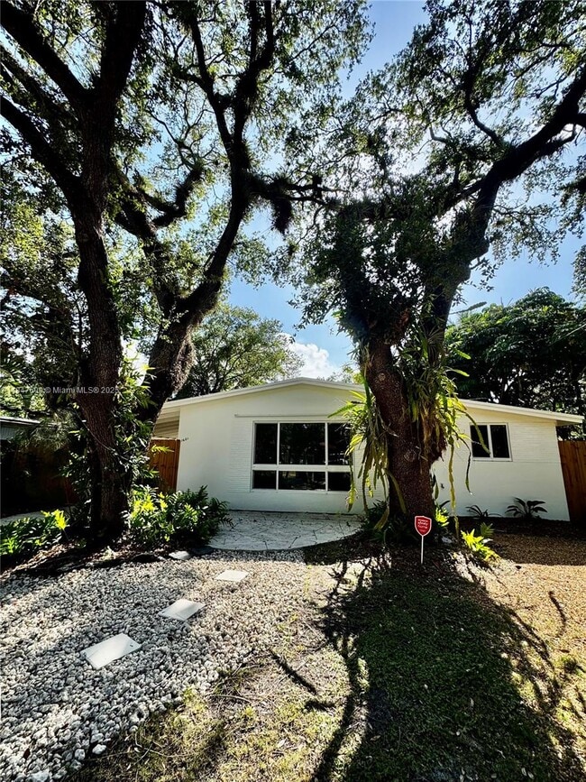 Building Photo - 1601 SW 20th Ave Rental