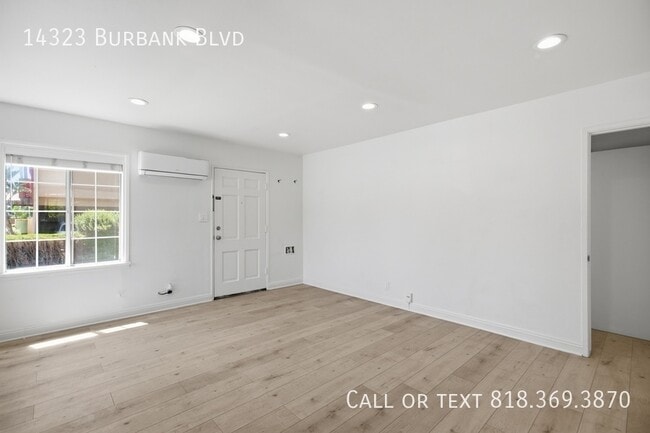 Photo - 14323 Burbank Blvd