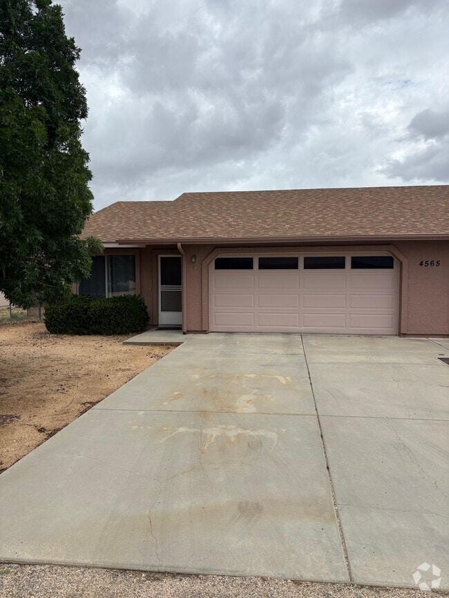 Building Photo - 4565 N Carla Vista Dr Rental