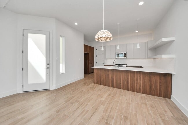 Photo - 13104 Moncloa Dr