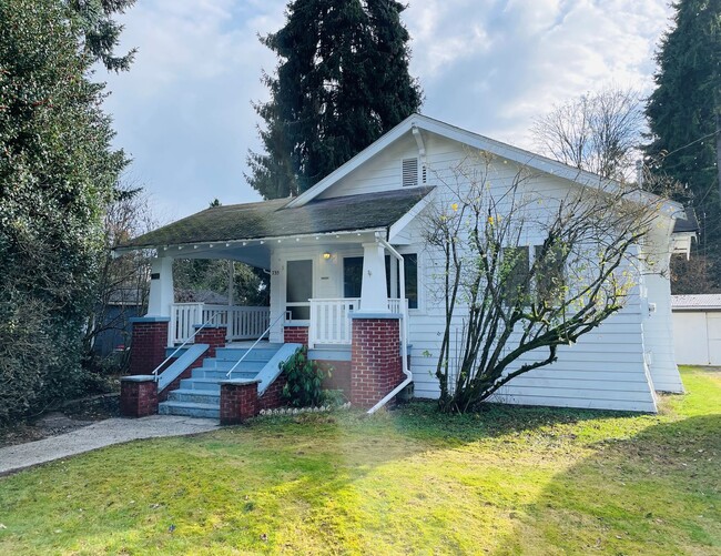 Building Photo - 2Bd/1Ba Shoreline House