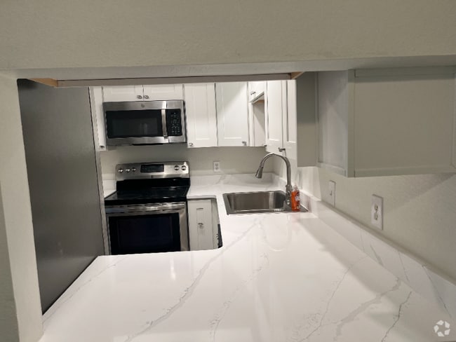 Building Photo - 17 E Ruth Ave Rental