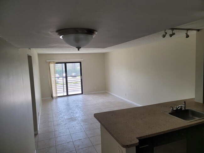 Photo - 3737 N Pine Island Rd Unidad 249