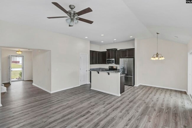 Photo - 356 Finch Ln