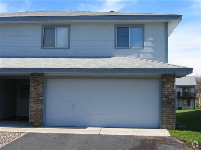 View from street - 3552 Independence Ave N Rental