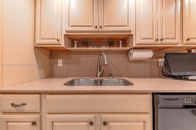 Building Photo - 1570 W 46th St Unit 201 Rental