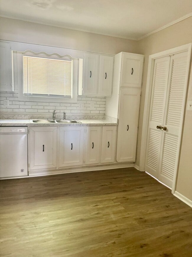 Photo - Spacious 3 Level Stafford Townhouse