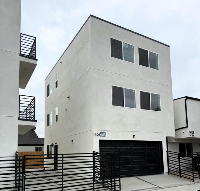 Building Photo - 1406 57th St Rental