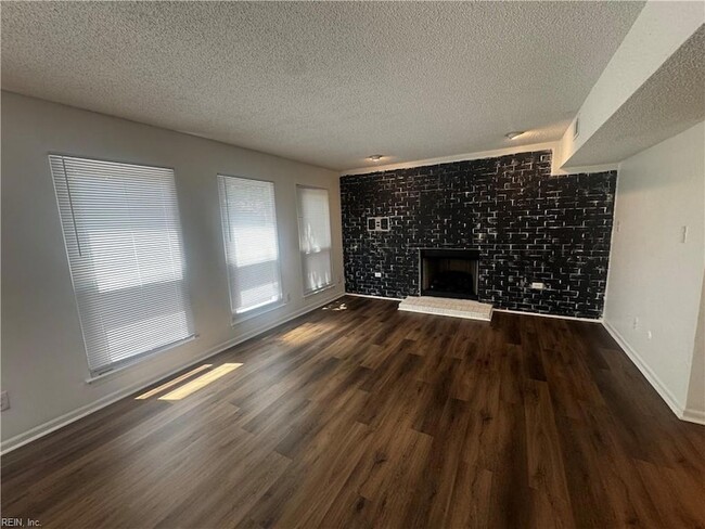 Photo - 4033 Foxwood Dr
