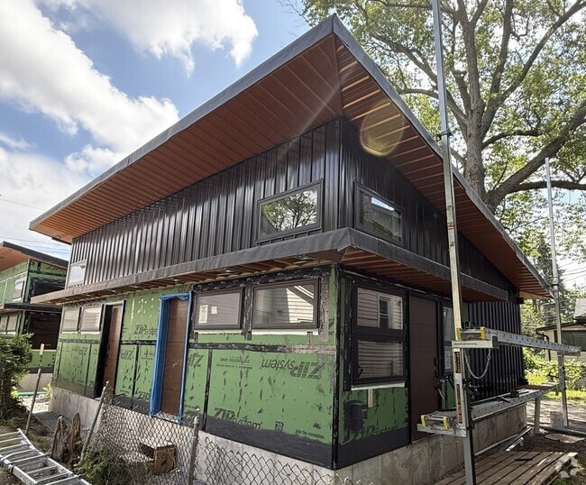 Building Photo - 86 Winspear Unit Apt 1-4