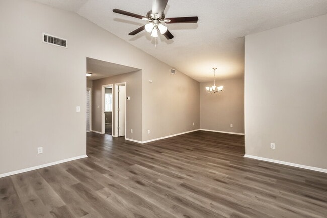 Photo - 5701 Longleaf Dr