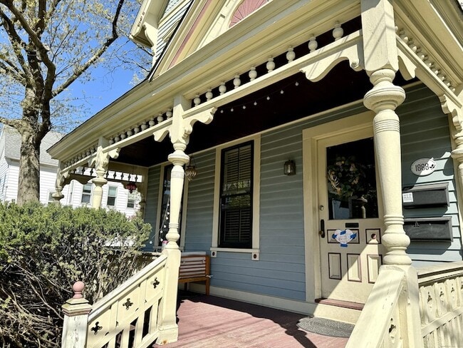 Building Photo - 109 Foster St Unit 1