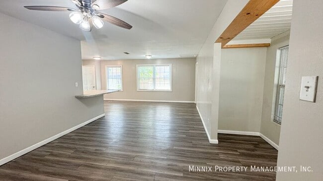 Photo - 4817 45th St