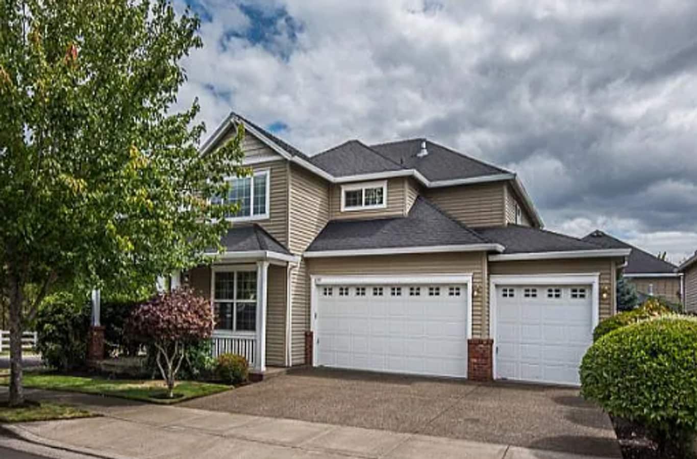 Beautiful 4 Bed | 3 Bath Single-Family Home + Bonus Room | 3-Car Garage | Private Backyard | Desi... - Beautiful 4 Bed | 3 Bath Single-Family Home + Bonus Room | 3-Car Garage | Private Backyard | Desi...