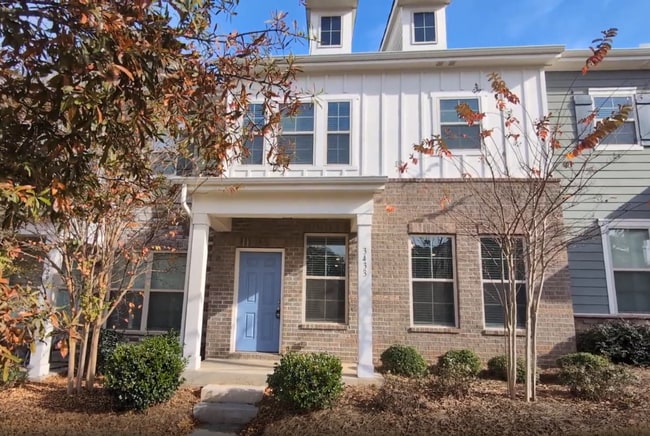 Building Photo - Gorgeous 3 beds, 2.5 bath home located in Harmony at Matthews!