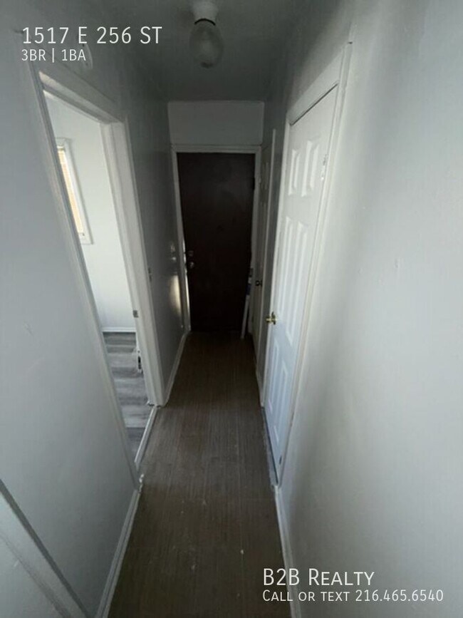 Photo - 1517 E 256th St