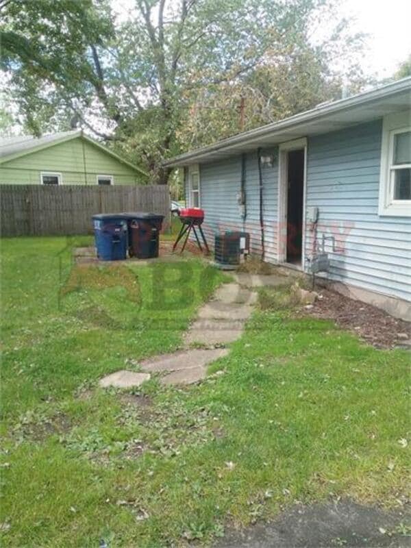 Photo - 934 Henry St