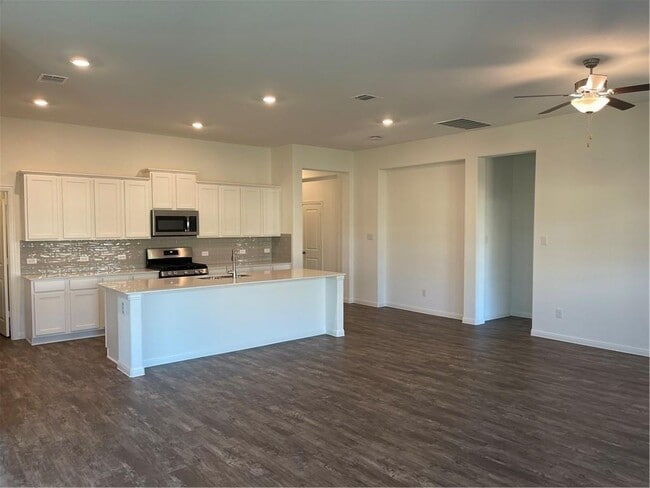 Photo - 208 Baralo St