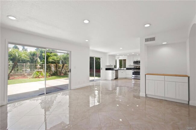 Building Photo - 29696 Michelis St Rental