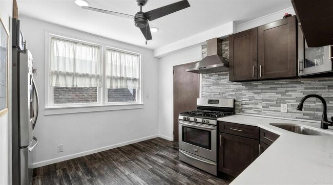 Photo - 102 W 43rd St Unidad 2