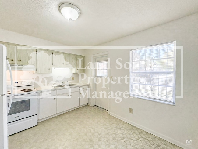 Photo - 324 Ariana St