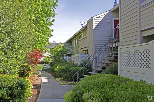Community Exterior - Westdale Commons Apartments