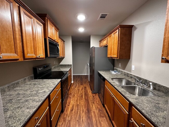 Photo - **REQUIRE 24-HOUR NOTICE BEFORE SHOWING, A...