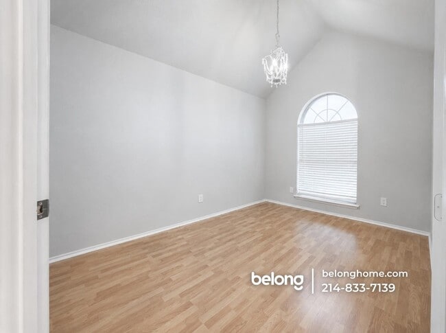 Photo - 807 Burr Oak Dr
