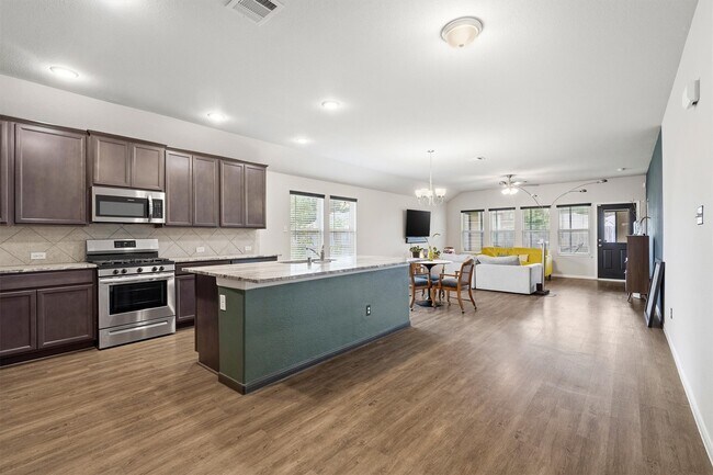 Photo - 6303 Cambrai Wood Ln