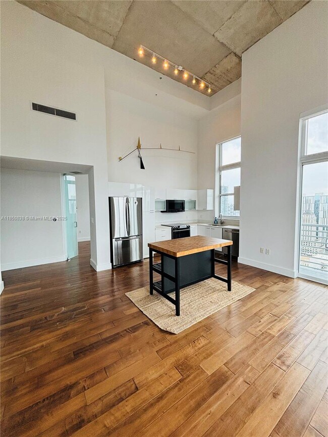 Building Photo - 133 NE 2nd Ave Unit 3513 Rental