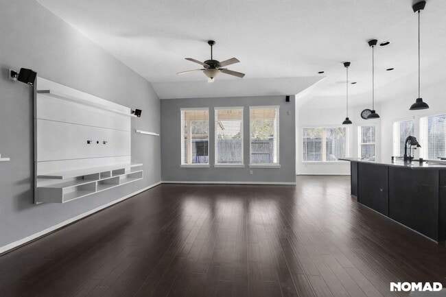 Photo - 2010 Silver Moon Dr