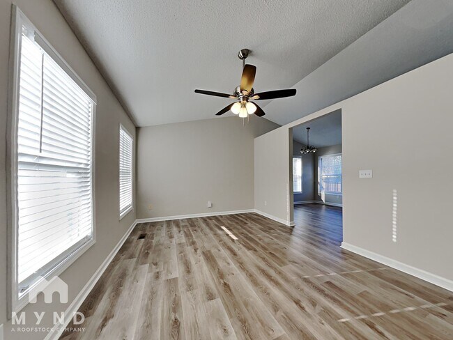 Photo - 832 St Andrews Pl