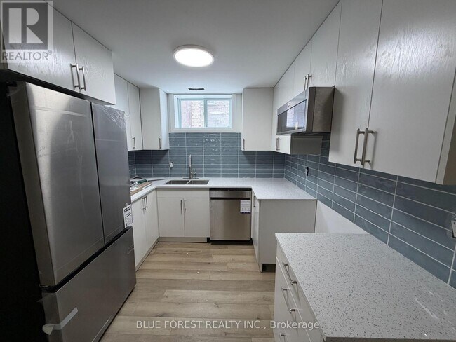 Photo - 370 Jonathan St