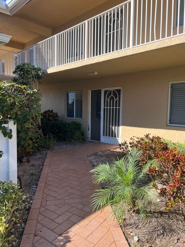 Photo - 5951 Regal Glen Dr Unit 105