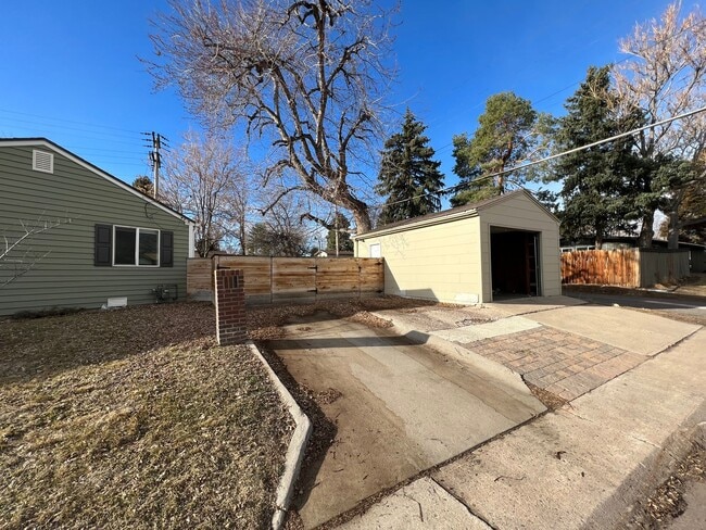 Photo - 3 bed 2 bath Harvey Park, Corner Lot