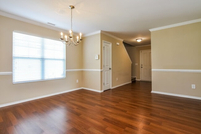 Photo - 3121 Varcroft Rd