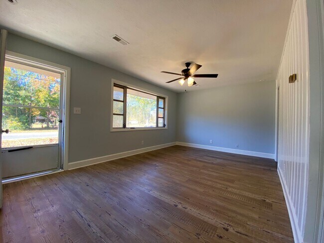 Photo - Quaint Brick house in Downtown Burgaw