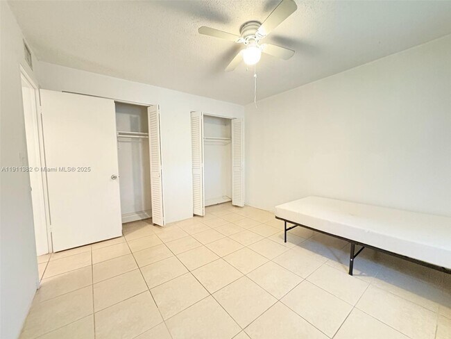 Photo - 725 NE 4th St Unidad 204