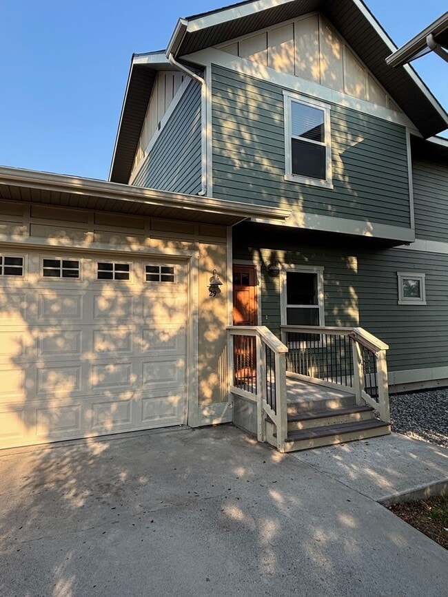 Photo - FIRST MONTH'S RENT FREE! New lower rent $1850 Unidad #29