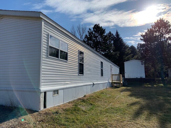 Photo - 3 Bedrooms, 2 Bathrooms in Pequot Terrace Trailer Park, Pequot Lakes, MN Unit Lot B07